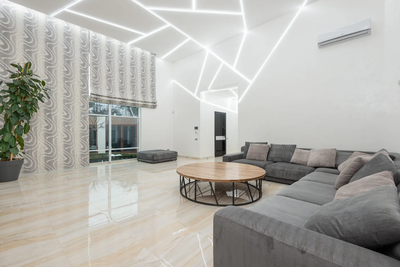 Plafond graphique, Profilés LED encastrés.