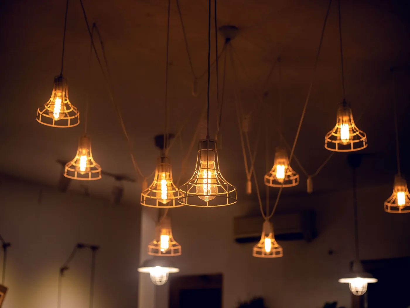 Suspensions à filament dans une ambiance chaleureuse